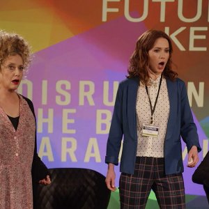 Unbreakable Kimmy Schmidt: Carol Kane, Ellie Kemper nell'episodio Kimmy Disrupts the Paradigm!