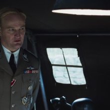 L'uomo dal cuore di ferro: Jason Clarke in una scena del film drammatico