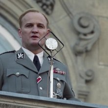 L'uomo dal cuore di ferro: Jason Clarke in una scena