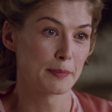 L'uomo dal cuore di ferro: una scena con Rosamund Pike