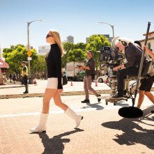 Margot Robbie sul set di C'era una volta a... Hollywood