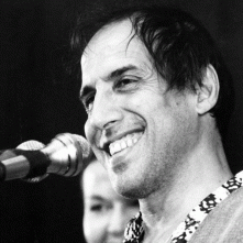 Adriano Celentano durante una performance