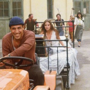 Adriano Celentano con Ornella Muti ne Il Bisbetico Domato, una scena del film