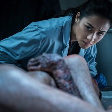 L'esorcismo di Hannah Grace: Shay Mitchell in una scena del film