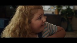 Non è Romantico - Official Trailer