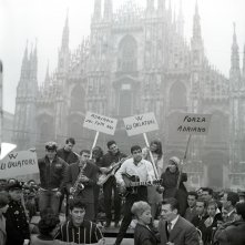 Adriano Celentano sul set del film Urlatori alla sbarra