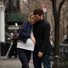La vita in un attimo: Oscar Isaac e Olivia Wilde in una scena