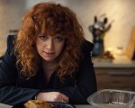 Russian Doll 2: nel trailer Natasha Lyonne viaggia nel tempo