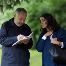 Parlami di te: Fabrice Luchini con Leila Bekhti in una scena