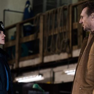 Un uomo tranquillo: Liam Neeson con Emmy Rossum in una scena