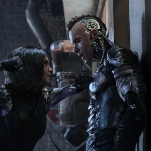 Alita - Angelo della battaglia: Rosa Salazar in una scena d'azione