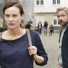 The Operative: Martin Freeman in una scena