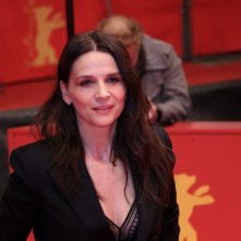 Berlino 2019: la giurata Juliette Binoche sul red carpet di By the Grace of God
