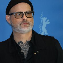 Berlino 2019: primo piano di Denis Côté al photocall di Ghost Town Anthology