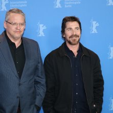 Berlino 2019: Adam McKay e Christian Bale al photocall di Vice - L'uomo nell'ombra