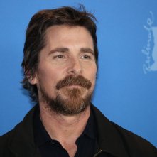 Berlino 2019: un primo piano di Christian Bale al photocall di Vice - L'uomo nell'ombra