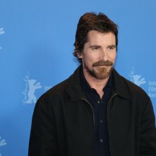 Berlino 2019: una foto di Christian Bale al photocall di Vice - L'uomo nell'ombra