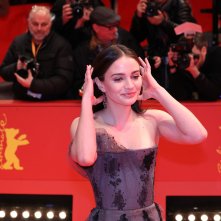 Berlino 2019: uno scatto di Aisling Franciosi sul red carpet di Vice - L'uomo nell'ombra