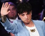 Sanremo 2019: Ultimo rifiuta di posare in foto con Mahmood e Il Volo
