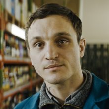 Un valzer tra gli scaffali: un primo piano di Franz Rogowski