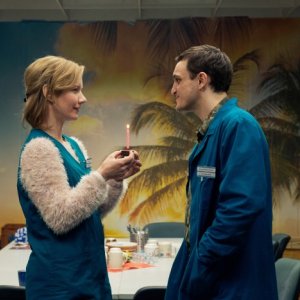 Un valzer tra gli scaffali: una scena con Sandra Hüller, Franz Rogowski