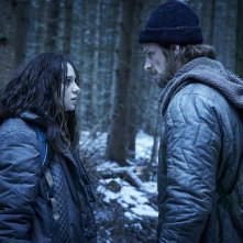 Hanna: Joel Kinnaman con Esme Creed-Miles in una scena
