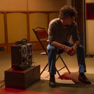 Un'avventura: Michele Riondino in una scena