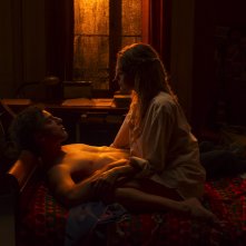 Un'avventura: una scena romantica del film