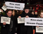 Berlino 2019: manifestanti anti Netflix occupano il red carpet!