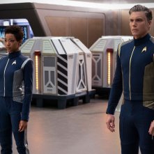 Stark Trek Discovery: Sonequa Martin-Green con Anson Mount in una scena dell'episodio Saints of Imperfection