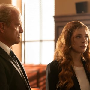 Proven Innocent: Rachelle Lefevre e Kelsey Grammer in una scena