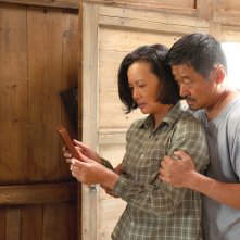 So Long, My Son: Yong Mei e Wang Jingchun in un'immagine del film