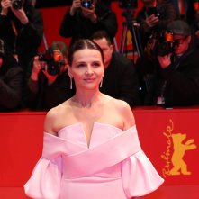 Berlino 2019: Juliette Binoche sul red carpet di chiusura