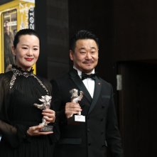 Berlino 2019: uno scatto di Yong Mei e Wang Jingchun alla conferenza dei premiati