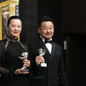 Berlino 2019: uno scatto di Yong Mei e Wang Jingchun alla conferenza dei premiati