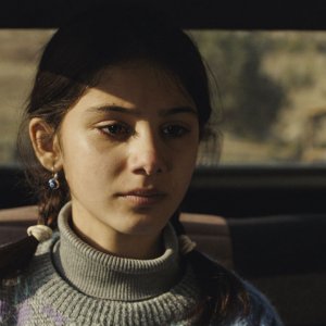 A Tale of Three Sisters: un primo piano di una delle sorelle