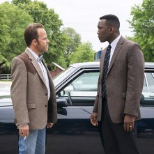 True Detective: Stephen Dorff e Mahershala Ali nell'episodio The Final Country