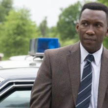 True Detective: Mahershala Ali durante una scena dell'episodio The Final Country