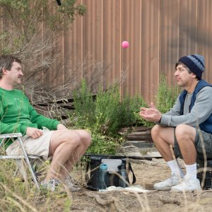 Paddleton: Mark Duplass e Ray Romano in una scena del film
