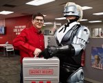 Robocop e il segreto del pollo fritto di KFC negli spot della catena fast food