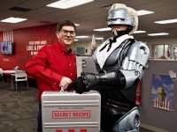 Robocop e il segreto del pollo fritto di KFC negli spot della catena fast food