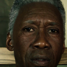 True Detective: un primo piano di Mahershala Ali nell'episodio Now Am Found