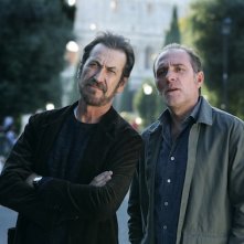 Domani è un altro giorno: Marco Giallini con Valerio Mastandrea in una scena