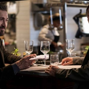 Domani è un altro giorno: Marco Giallini e Valerio Mastandrea in una scena
