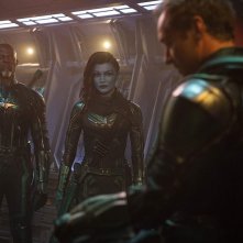 Captain Marvel: Jude Law, Djimon Hounsou, e Gemma Chan in una scena