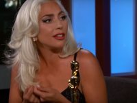 Lady Gaga nega la love story con Bradley Cooper: 'I social media sono la toilette di Internet'