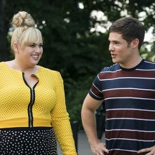 Non è romantico?: Rebel Wilson, Adam Devine in una scena