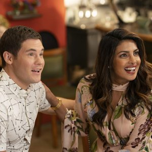 Non è romantico?: Priyanka Chopra e Adam Devine in una scena