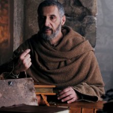 Il nome della rosa: John Turturro  in una scena della miniserie