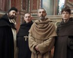 Il nome della rosa, la recensione della serie tv: un nuovo adattamento dal respiro internazionale